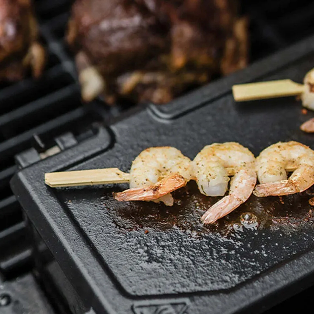 Removable QuickSear™ hopper cast iron griddle plate to conveniently sear or sauté your favorite foods.