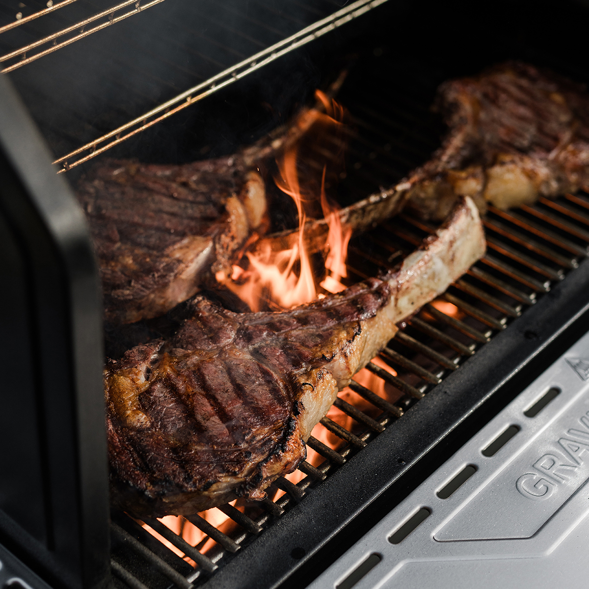 Reach 700°F in 11 minutes to grill, sear or roast, or 225°F in 7 minutes for low + slow smoking. Includes premium stainless steel cooking grates