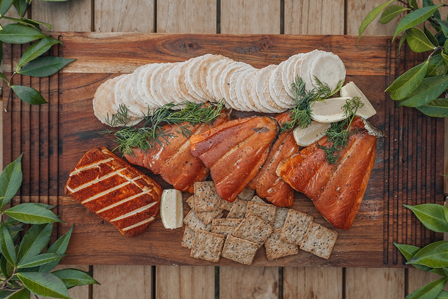 https://www.masterbuiltsmokers.co.nz/Images/Recipes/Grid/smoked-salmon-cream-cheese-recipe-grid.png